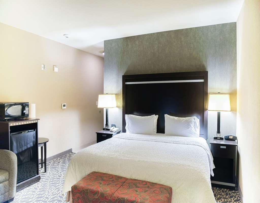 Hampton Inn & Suites Бей-Сити Номер фото